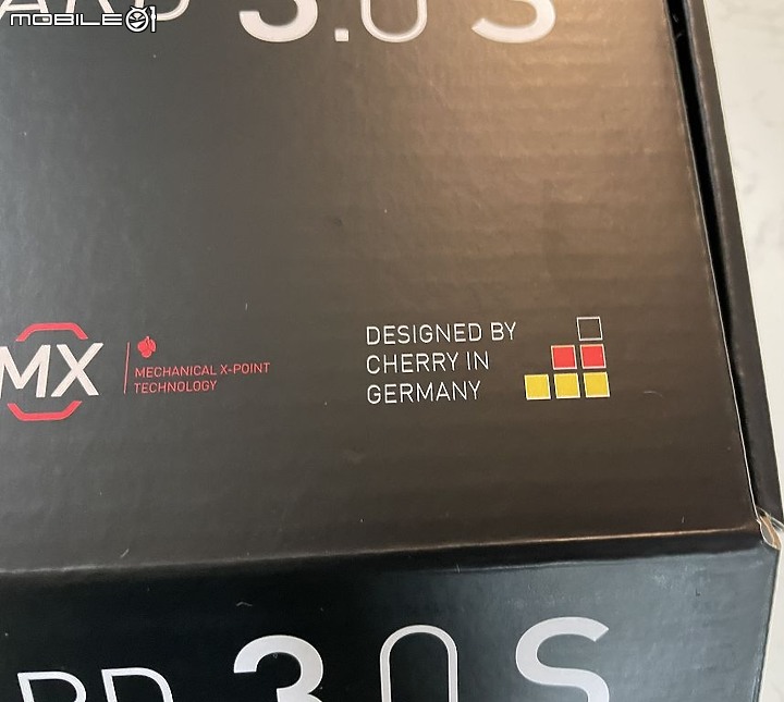 點我看大圖 德國工藝雪白信仰 Cherry MX Board 3.0S RGB 開箱
