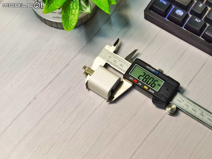 [文長圖多] iPhone充電器怎麼選？IDMIX PD快充充電套裝開箱，iPhone 12專屬配件
