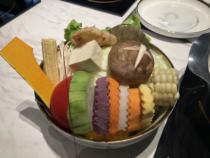大家喜歡火鍋附的菜盤有加工料嗎?