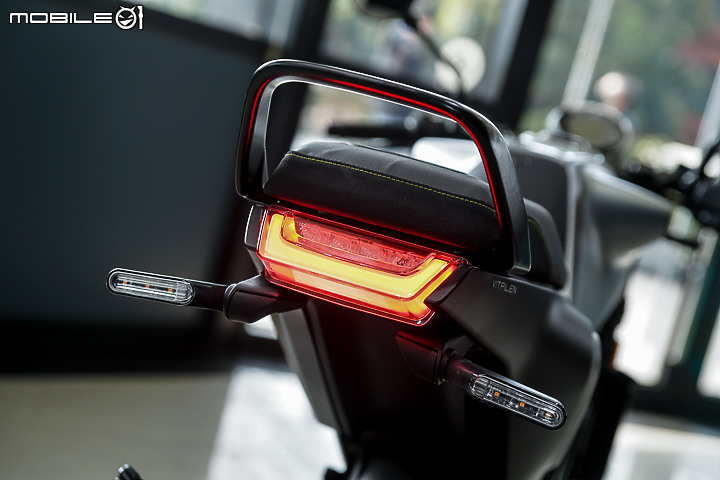 【採訪】Husqvarna 安東貿易正式代理!Svartpilen 401 & Vitpilen 401 新價上市!701 Supermoto 同步登場!