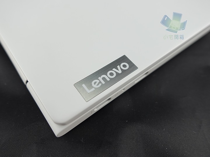 【小宅開箱】LENOVO 聯想 Yoga Slim 7i Carbon 甜甜的價格與效能，甜進你的心