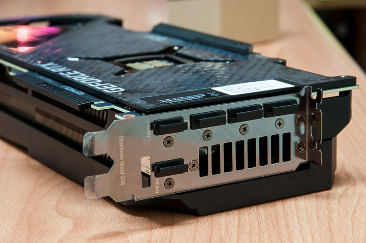 點我看大圖 「ASUS ROG Strix RTX3080 開箱兼前代比較評測」 - 有點認真開箱文。