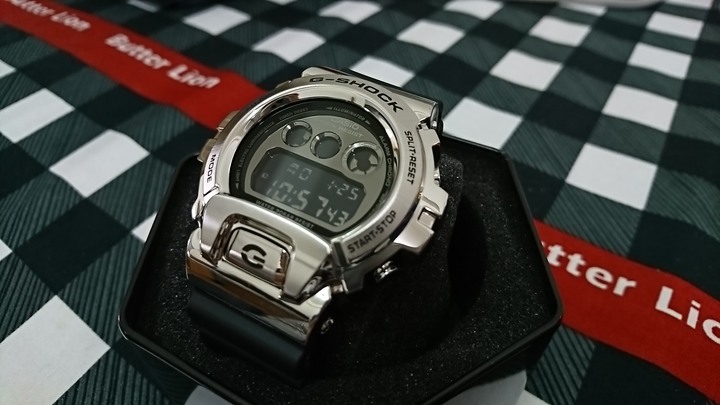 開箱：G-SHOCK GM-6900 鋼銀街頭風
