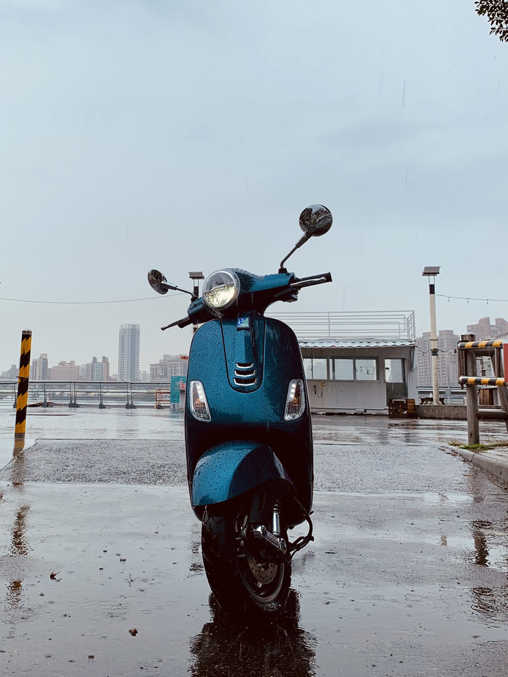 當城市交織Vespa，給自己一場約會
