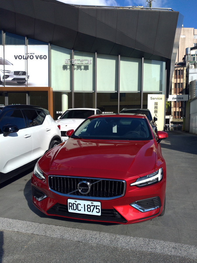 TESLA Model Y或VOLVO S60 PHEV，純電車與豪車的選擇(文長)