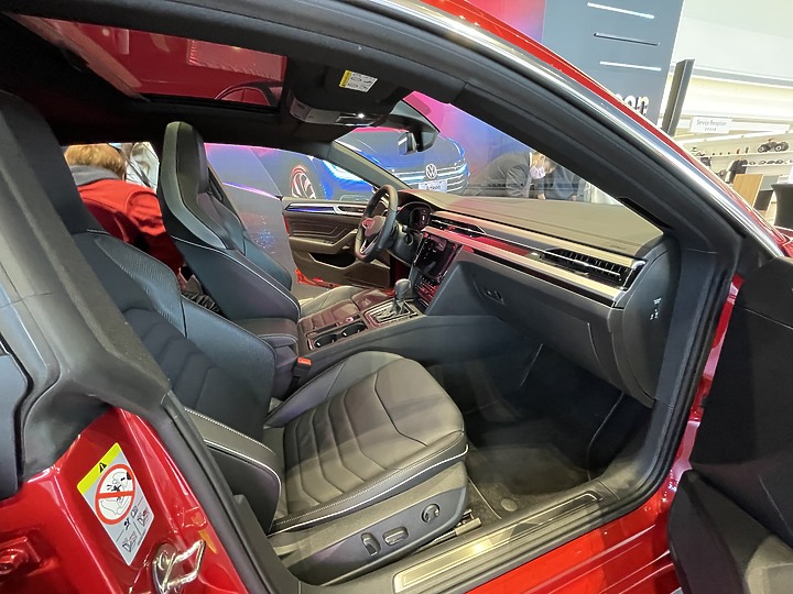 點我看大圖 Arteon 超帥的轎跑賞車心得