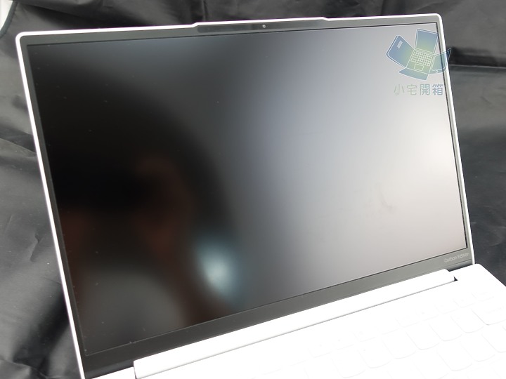 【小宅開箱】LENOVO 聯想 Yoga Slim 7i Carbon 甜甜的價格與效能，甜進你的心