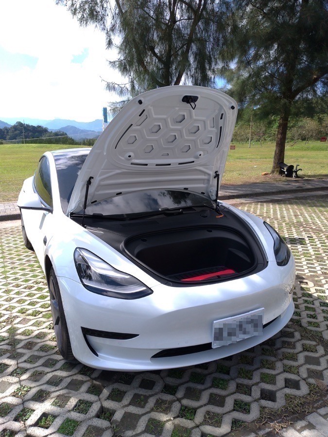 TESLA Model Y或VOLVO S60 PHEV，純電車與豪車的選擇(文長)