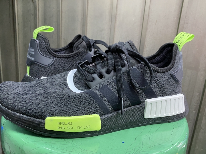Nmd。fb直播平台買的2600。請大大幫忙辨真偽