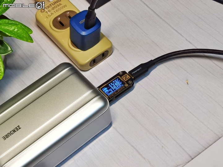 [文長圖多] iPhone充電器怎麼選？IDMIX PD快充充電套裝開箱，iPhone 12專屬配件
