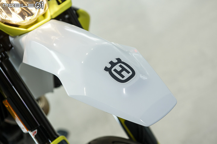 【採訪】Husqvarna 安東貿易正式代理!Svartpilen 401 & Vitpilen 401 新價上市!701 Supermoto 同步登場!
