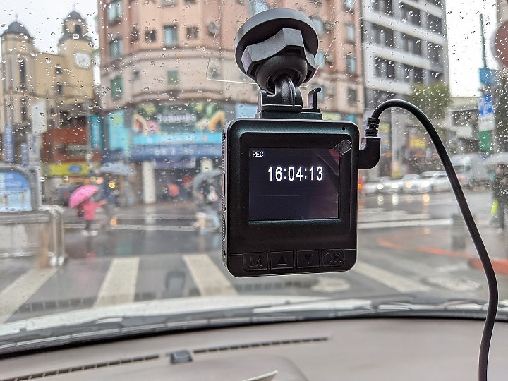 【正爸開箱】一台內行人才買的行車記錄器!大通HR7 PRO星光夜視旗艦王上視