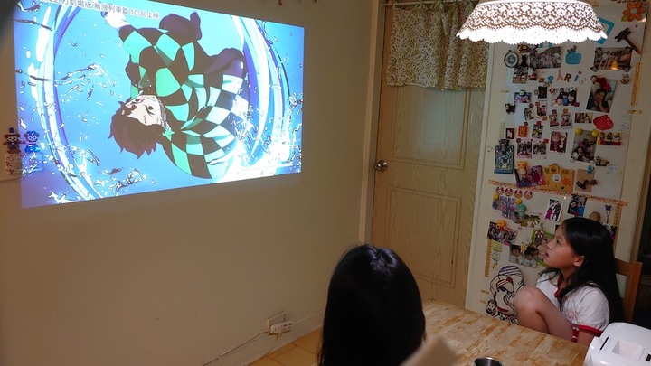 擺脫多線束縛的EPSON EH-TW5700網路影音娛樂高畫質投影機