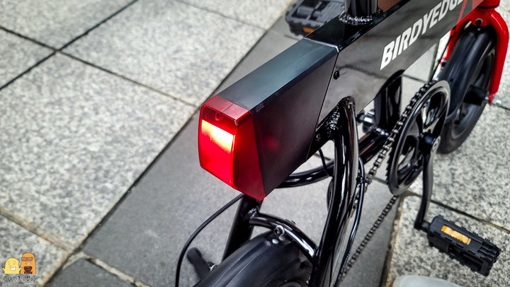 點我看大圖 BIRDYEDGE R3 PLUS|可折疊電動腳踏車,超方便攜帶跟收納!避震效果極佳,車速最高可達40KM