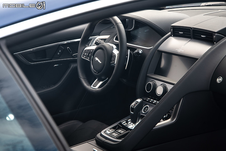 Jaguar 小改款 F-Type P300 R-Dynamic 試駕|美型依舊,2.0T動力表現恰到好處!