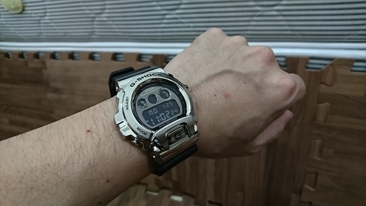 開箱：G-SHOCK GM-6900 鋼銀街頭風