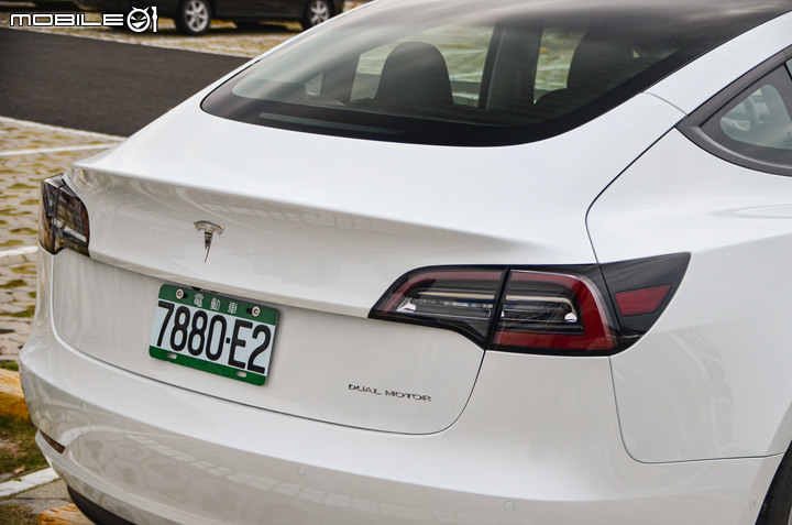 Tesla Model 3 Long Range 2021年式新版試駕,無懸念北高直達,細節強化更有吸引力!