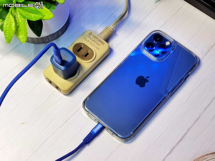 [文長圖多] iPhone充電器怎麼選？IDMIX PD快充充電套裝開箱，iPhone 12專屬配件