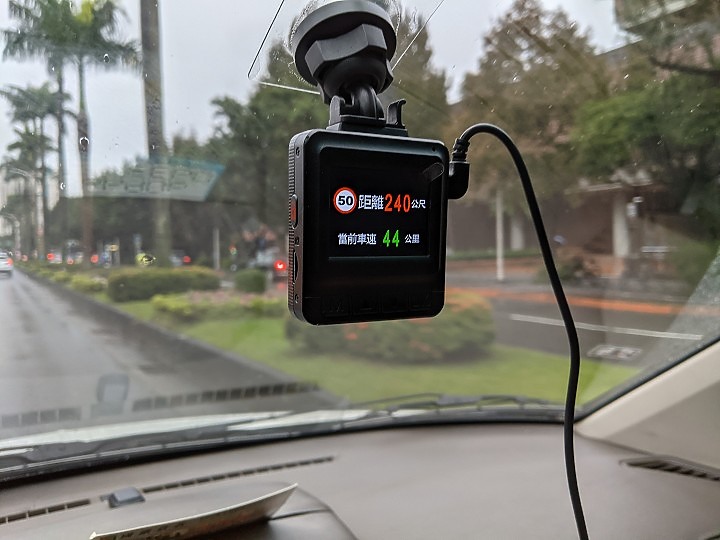 【正爸開箱】一台內行人才買的行車記錄器!大通HR7 PRO星光夜視旗艦王上視