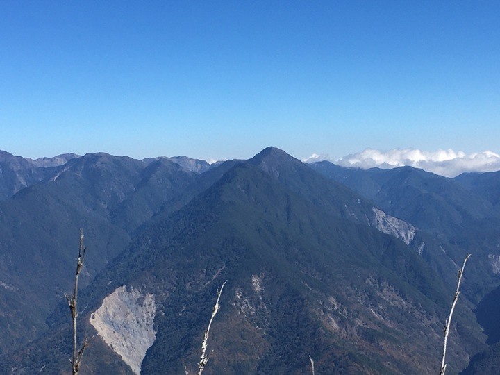 「坐車比爬山還累的百岳」-郡大山