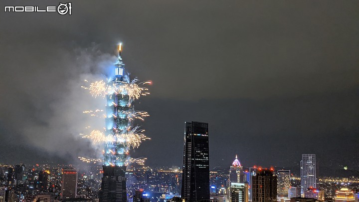 來一個2021跨年煙火秀堆高高~~
