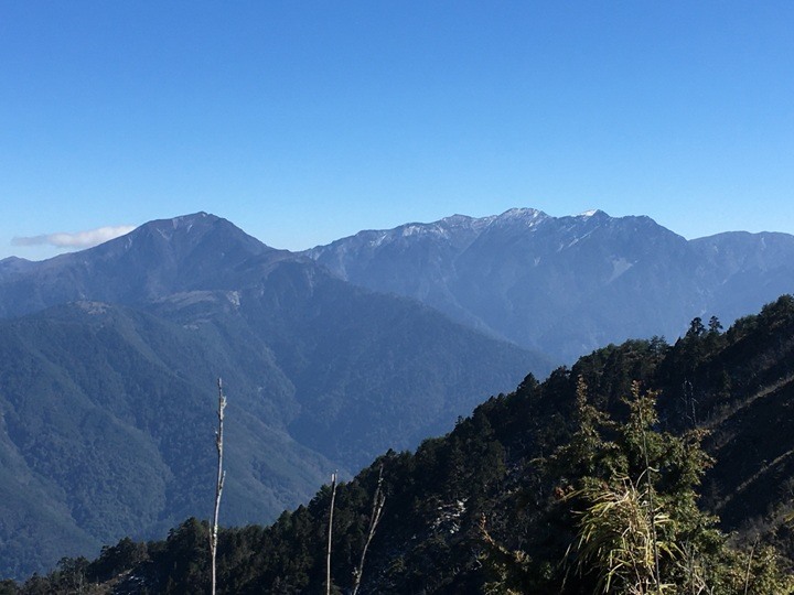 「坐車比爬山還累的百岳」-郡大山