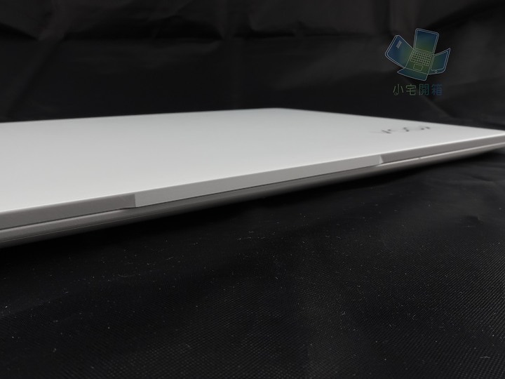 【小宅開箱】LENOVO 聯想 Yoga Slim 7i Carbon 甜甜的價格與效能，甜進你的心