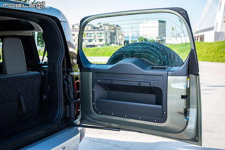 Land Rover New Defender P300 HSE試駕|冒險精神再續,性格依舊強悍的越野硬漢!
