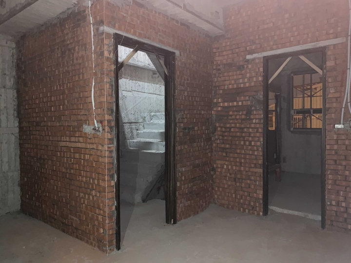 建商磚牆門做錯位置補救，請教這樣補強可以嗎？