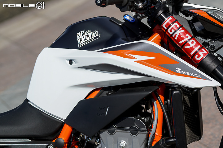 KTM 890 Duke R 公路與賽道試駕報告｜久違的血脈噴張二輪猛獸