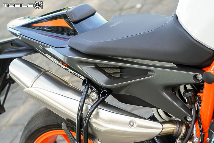 KTM 890 Duke R 公路與賽道試駕報告｜久違的血脈噴張二輪猛獸