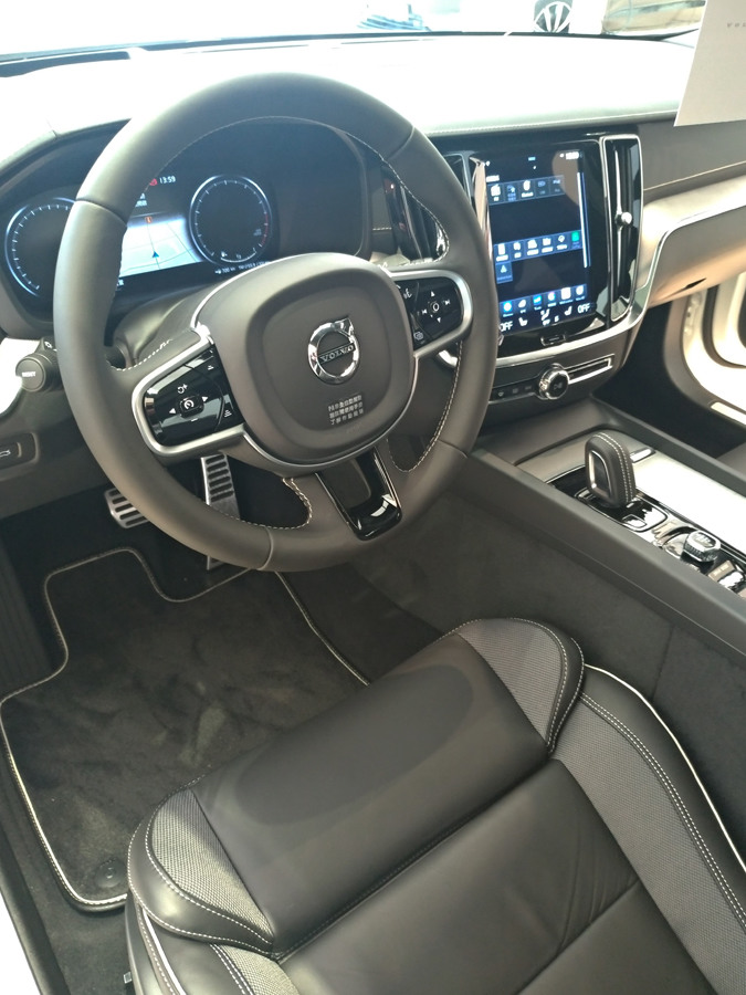TESLA Model Y或VOLVO S60 PHEV，純電車與豪車的選擇(文長)