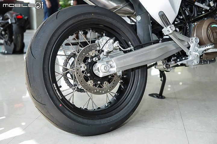 【採訪】Husqvarna 安東貿易正式代理!Svartpilen 401 & Vitpilen 401 新價上市!701 Supermoto 同步登場!