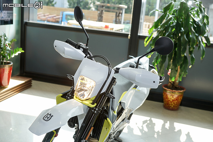【採訪】Husqvarna 安東貿易正式代理!Svartpilen 401 & Vitpilen 401 新價上市!701 Supermoto 同步登場!