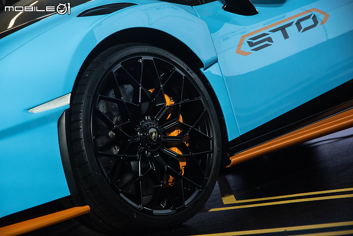 【採訪】戰鬥指數爆錶!小牛最強版本Lamborghini Huracán STO抵台亮相!