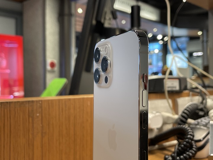 【小宅開箱】iPhone 12 Pro Max 拍照分享及使用心得