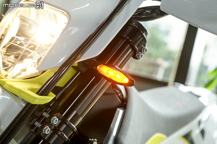 【採訪】Husqvarna 安東貿易正式代理!Svartpilen 401 & Vitpilen 401 新價上市!701 Supermoto 同步登場!