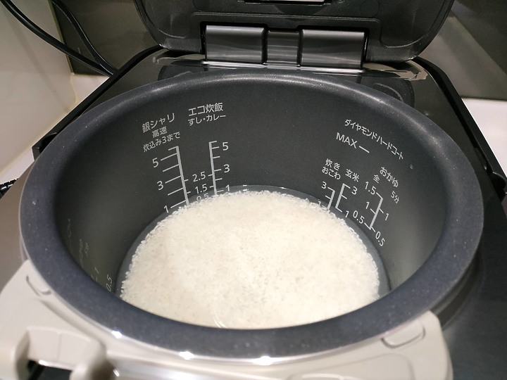 【外星貓開箱】望穿秋水的Panasonic 可變壓力IH電子鍋(SR-PAA100)