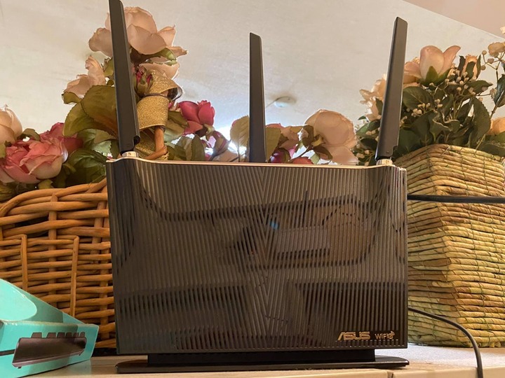 【開箱】告別轉圈圈 ASUS RT-AX68U油門催落去