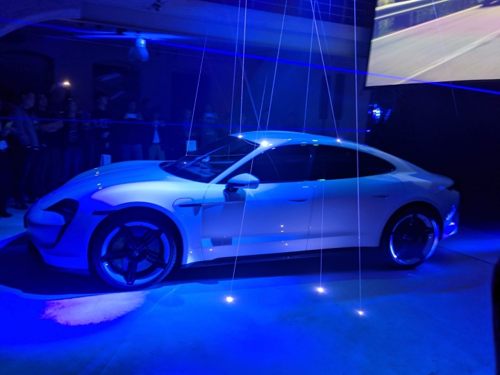 【Taycan開箱】 538天的等待,純電Porsche Taycan 4S歸來