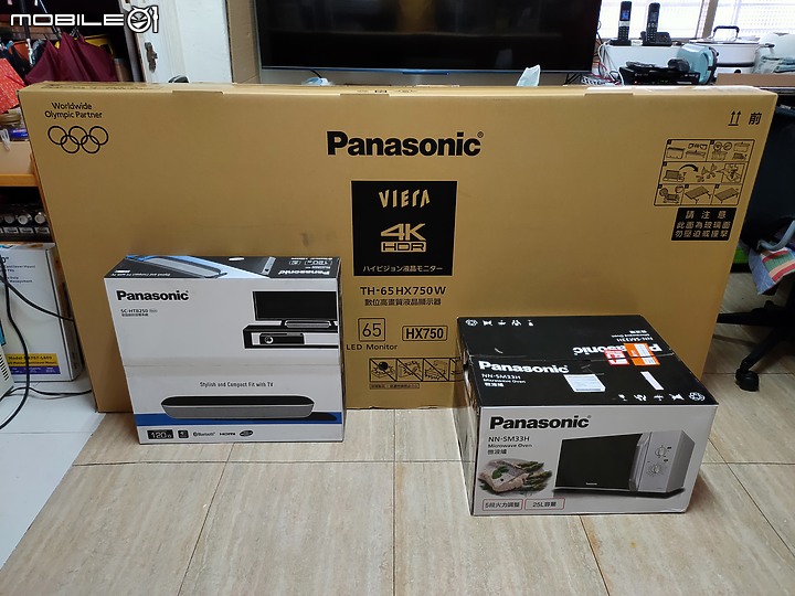 【 開箱分享 】 Panasonic 65HX750W 正中紅心的精采大畫面!( 同門微波爐亂入開箱 XD )