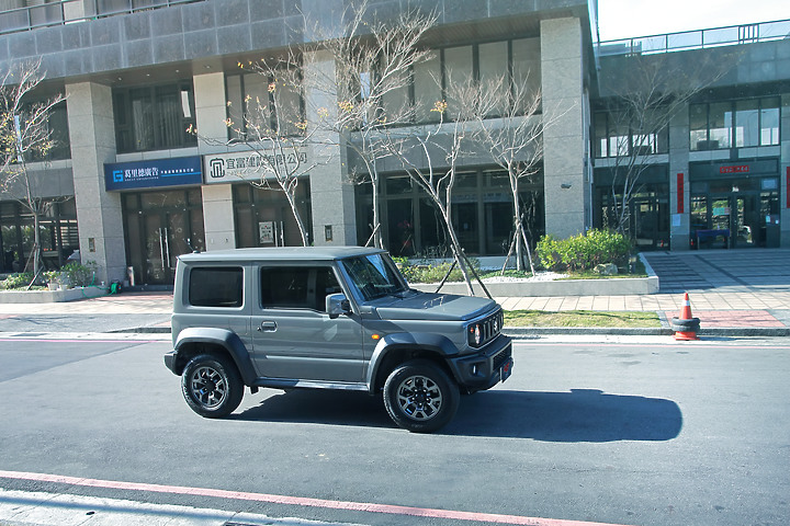 new Jimny JB74水泥灰開箱