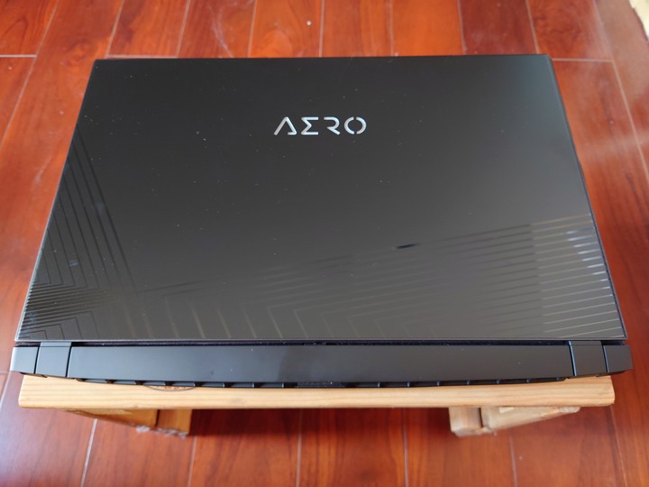 點我看大圖 Aero 15 OLED XC 超不專業開箱