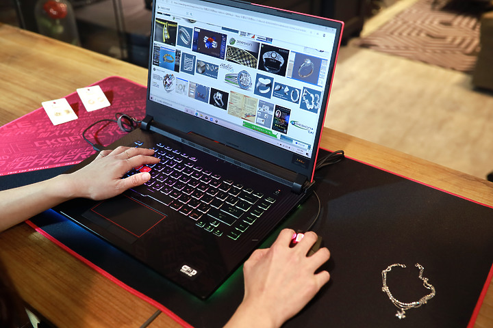 安太歲不如安太座-電馭粉G512開箱