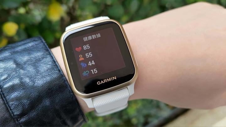 Garmin Venu Sq開箱，低預算小型智慧錶的好選擇