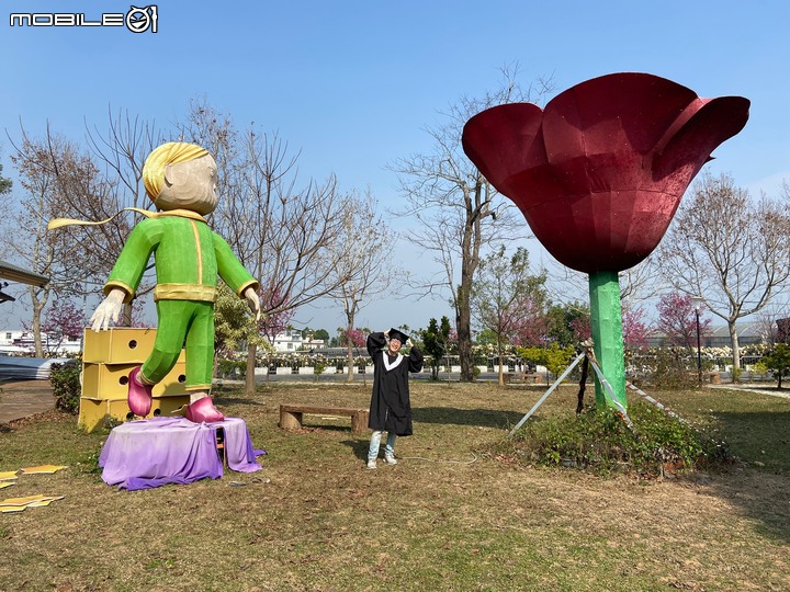 【小惡魔慶牛年】青青湖畔親水公園餵兔記、星願紫風車 | 台中中興嶺半日遊