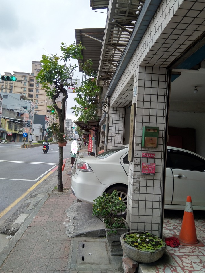 〔令人搖頭〕鶯歌式停車法