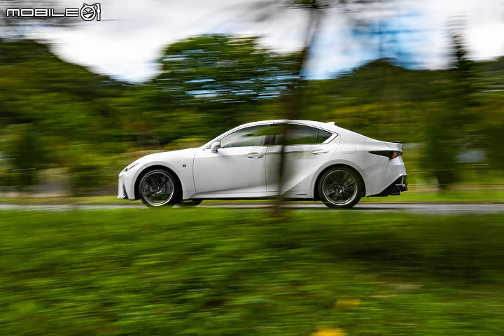 【海外新訊】Lexus神秘F Sport車款即將公開,預計是IS的性能版本!