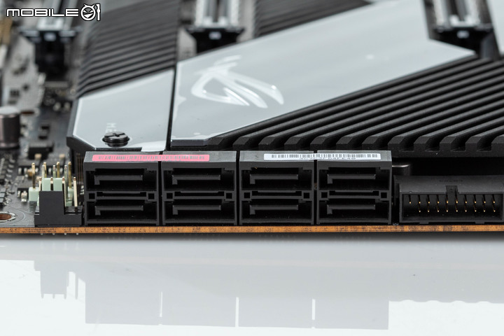 ROG X570 CROSSHAIR VIII Dark Hero 主機板實測 靜音低調的高效能 X570 平台選擇