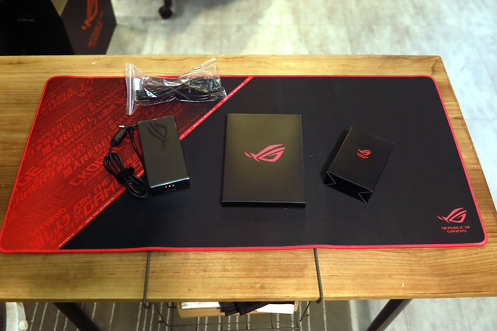 安太歲不如安太座-電馭粉G512開箱